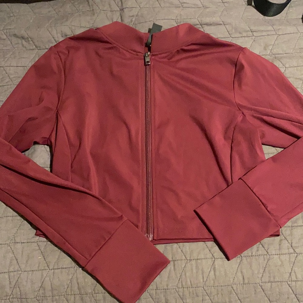 Elevate cropped zip - blackberry